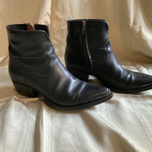 Frye Shane Tip Full Leather Western short black boots  7 , 6.5 USA cowboy